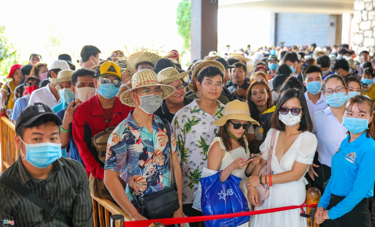 Entertainment areas in Phu Quoc busy again after domestic tourism boost